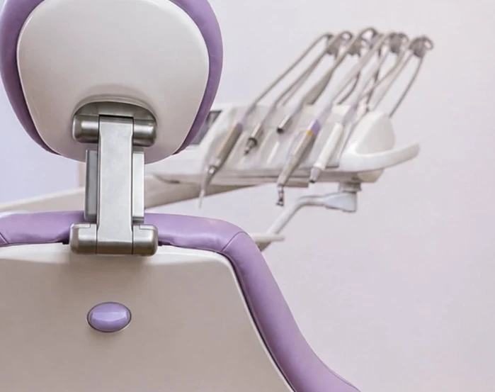 Instalaciones y sillón de atención en MB Estética Dental